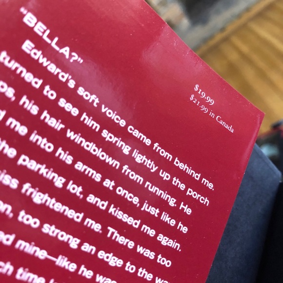 Twilight and Eclipse books - Picture 6 of 6